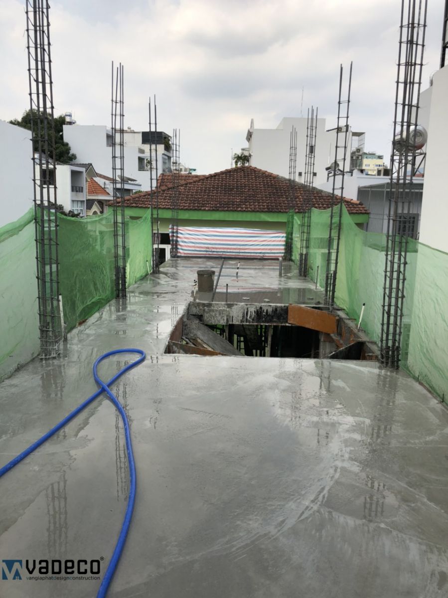 Sàn bê tông và cán nền các tầng lầu